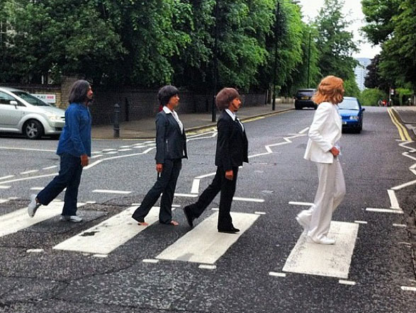 Na volta pro hotel, a pé, um registro ao estilo Abbey Road, a capa do disco dos Beatles. Cena clássica, hein?!